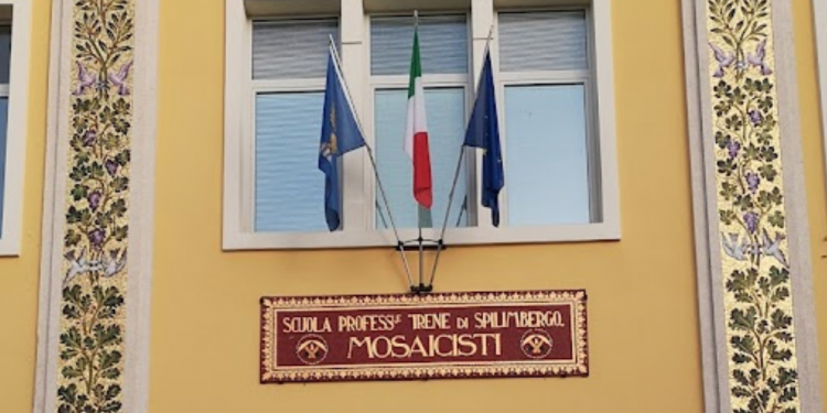 Ente Friuli nel Mondo: Bando 2025 “Corso introduzione all’arte del mosaico” a Spilimbergo per giovani corregionali residenti all’estero